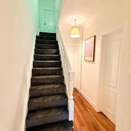 Casa de Férias Toronto House 6 Bedroom Long