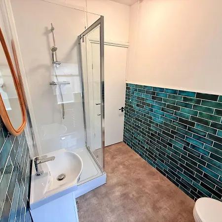 Toronto House 6 Bedroom Long בית נופש *