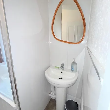 Toronto House 6 Bedroom Long * בריסטול