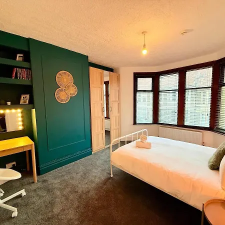 Toronto House 6 Bedroom Long * בריסטול