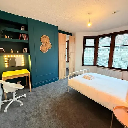 Toronto House 6 Bedroom Long *